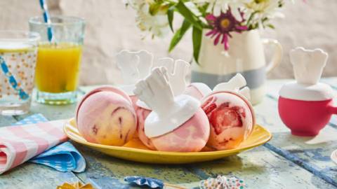 Crème glacée au yaourt et aux fraises