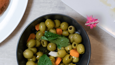 Family Food Fight: Olives assaisonnées
