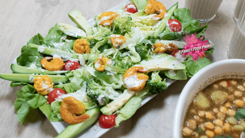Family Food Fight: Salade mêlée aux crevettes
